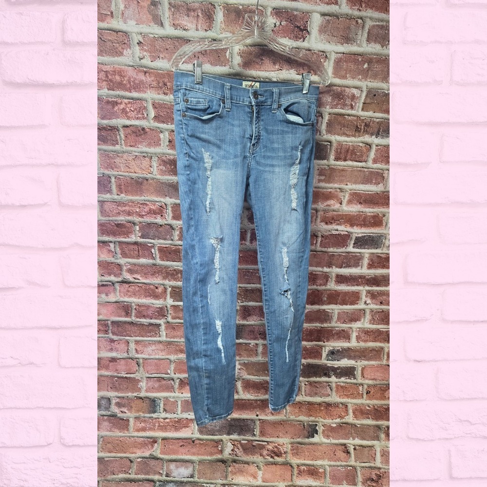 Woman's DENIM BLVD Denim Distressed Jeans size 7
